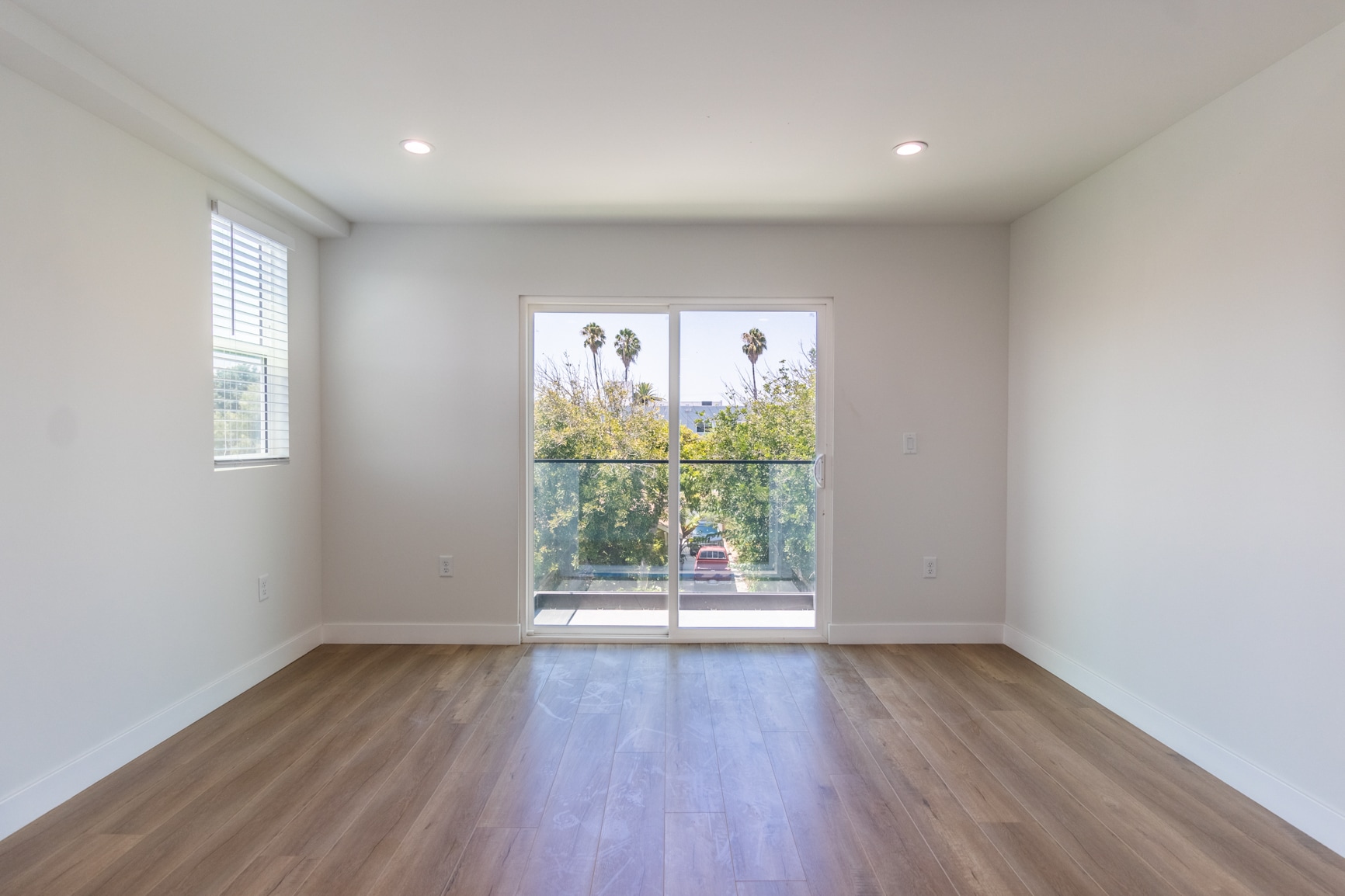 Building Photo - 2218 Carmona Ave