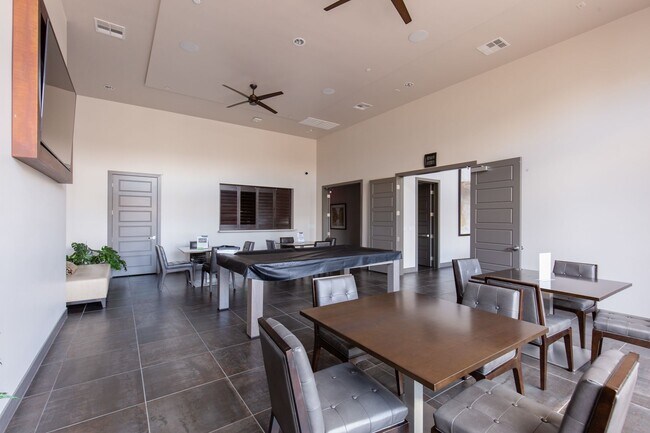 Building Photo - Fully furnished luxury townhome in Affinit...