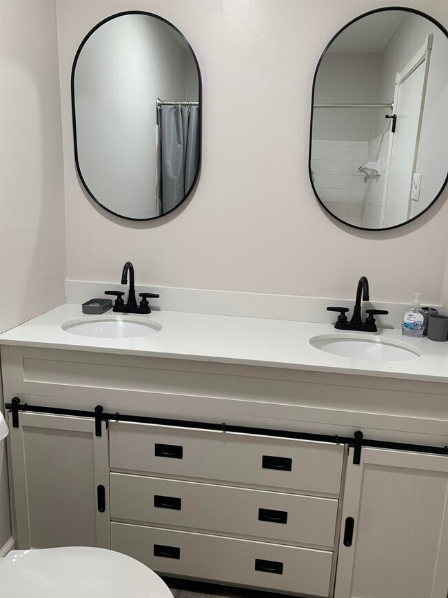 Building Photo - 2349 Ridgeland St