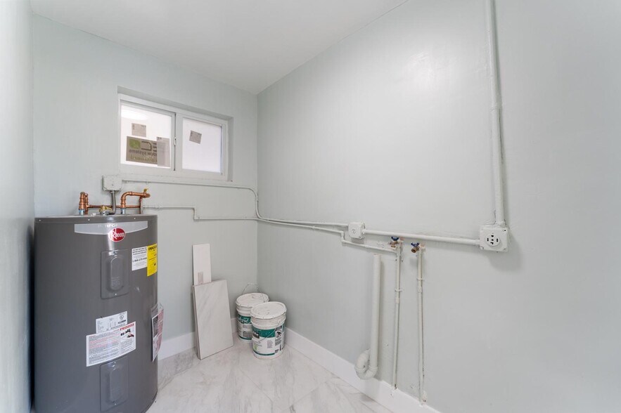 Building Photo - 10370 SW 174th Ter