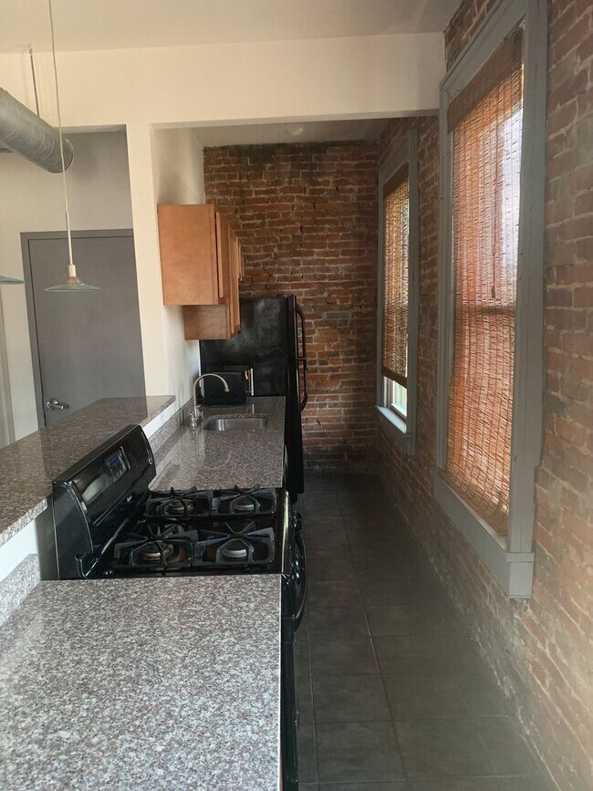 Building Photo - 1223 Bingham St