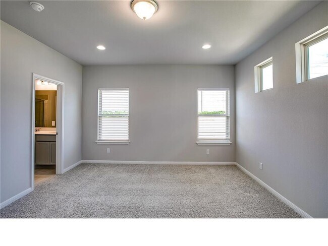 Building Photo - 237 Unforgiven Ln