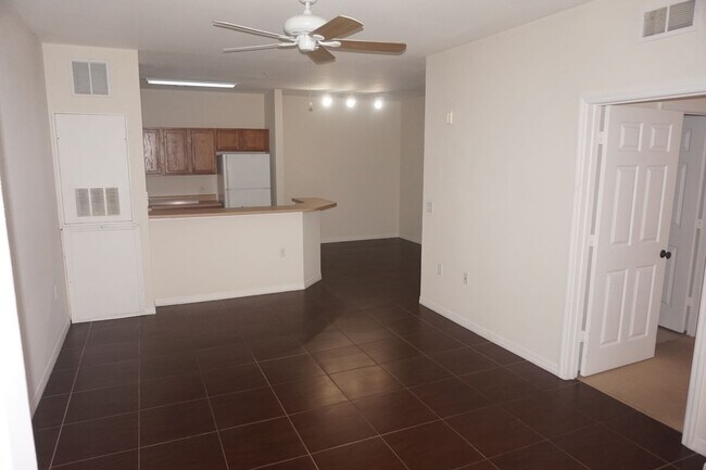 Building Photo - Spacious and Updated 1 Bedroom in Villa Valencia