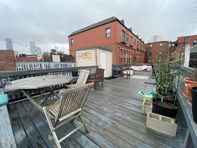 Building Photo - 1675 Washington St