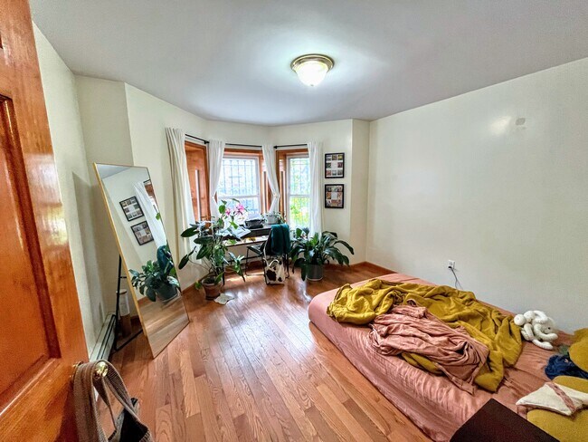 Building Photo - 451 51st St