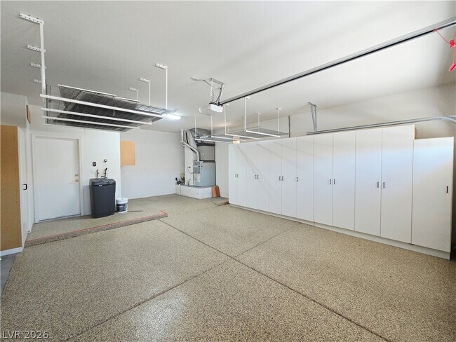Building Photo - 10309 Longwood Dr