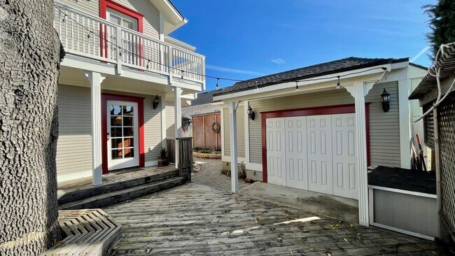 Building Photo - 1737 Chorro St