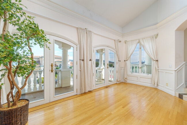 Building Photo - 17 Heron Dr