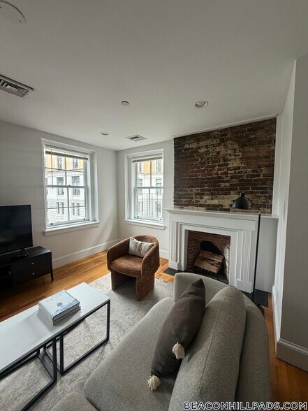 Building Photo - 14 Derne St