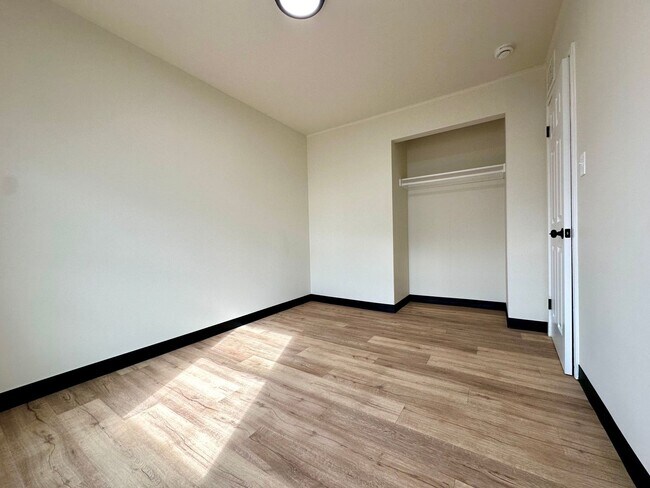 Building Photo - 3313-3315 Pompon Street