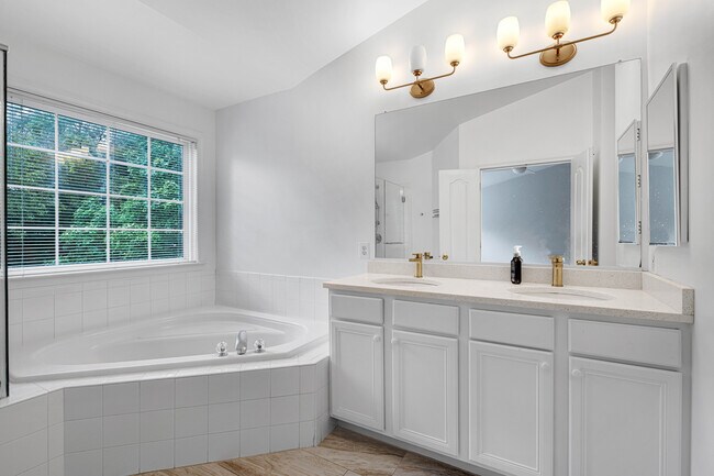 Building Photo - 2032 Ashleigh Woods Ct