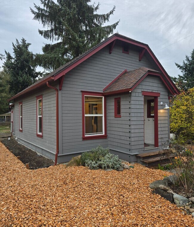 Primary Photo - Charming 1920 Updated Vintage Home with ADU in the Heart of Port Hadlock!