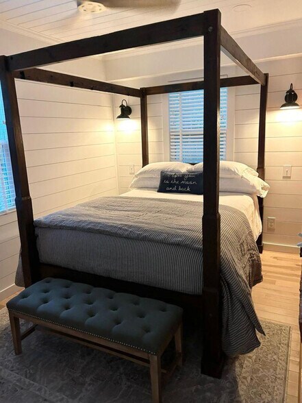 Building Photo - 519 35th Ave N