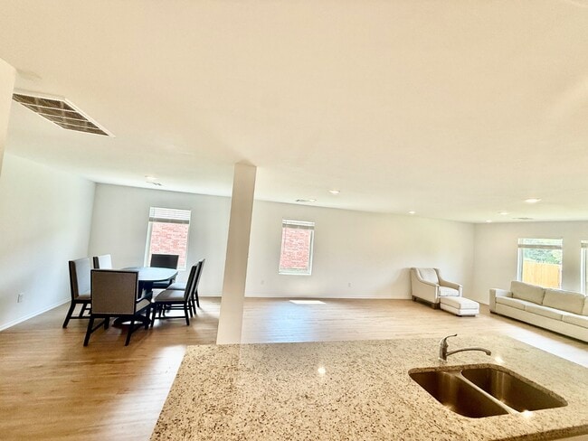 Building Photo - 3733 Palmetto Blf Dr