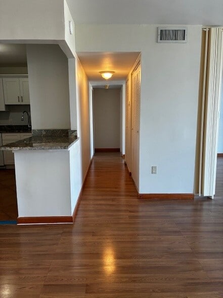 Building Photo - 2500 NE 135th St