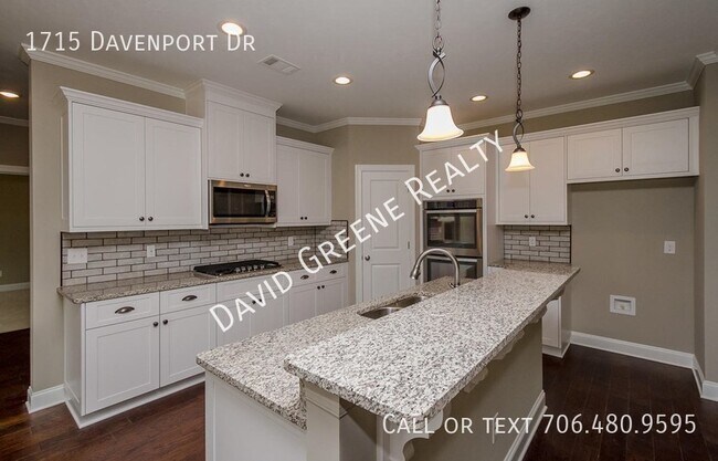 Building Photo - 1715 Davenport Dr