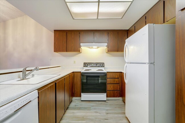 Building Photo - Cupertino 2 Bed, 2 Bath Townhouse with Att...