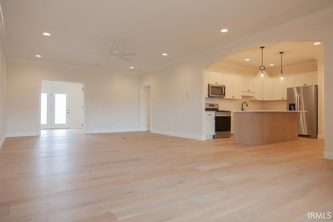 Building Photo - 3000 White Oak Trl