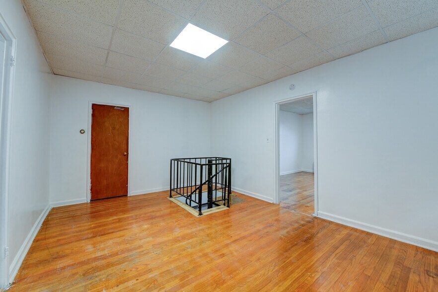 Building Photo - 71 Carmer Ave