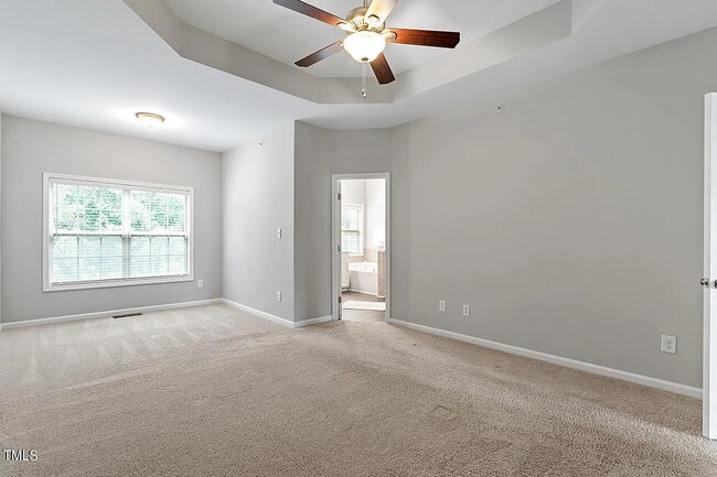 Spacious master BR w/ sitting area - 8122 Primanti Blvd