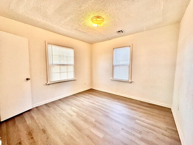 Building Photo - Three bedroom OKC Home