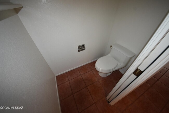 Building Photo - 5120 E Woodgate Ln