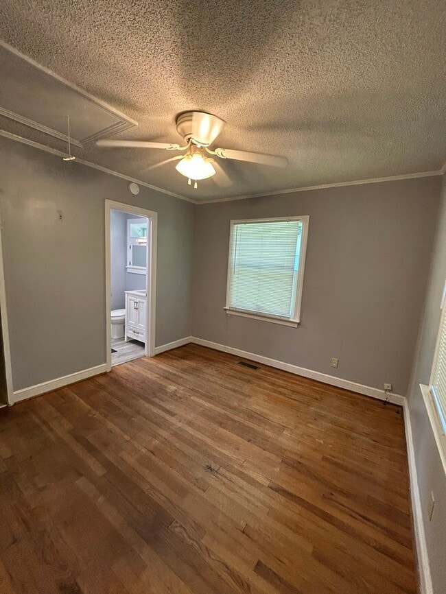 Building Photo - 2331 Wesley Dr