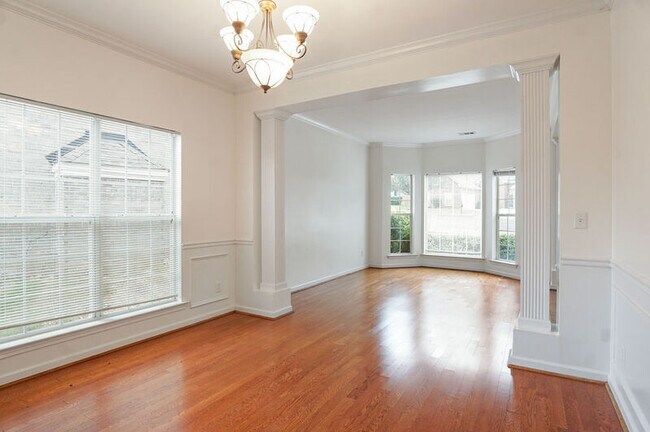 Building Photo - 164 Village Ln