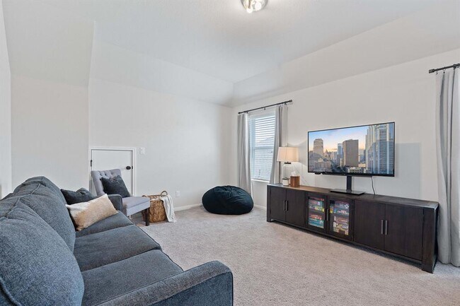 Building Photo - 179 Kings Cyn Dr