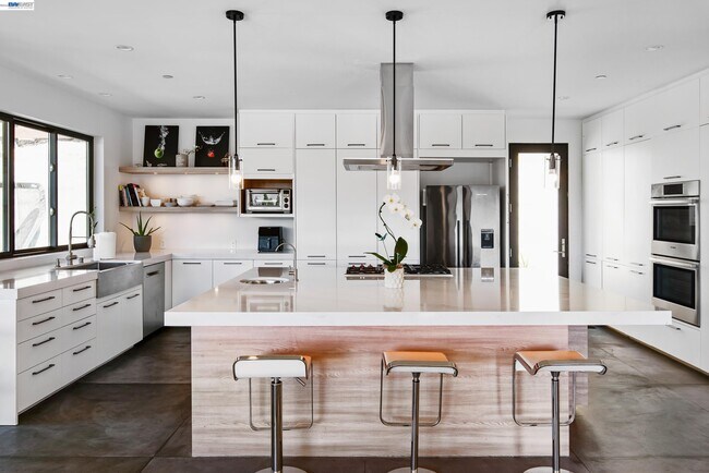 Building Photo - 297 Las Quebradas