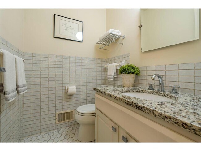 Building Photo - 14641 Crestview Ln