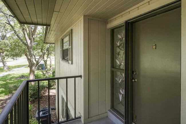 Building Photo - 10 Cristina Ct