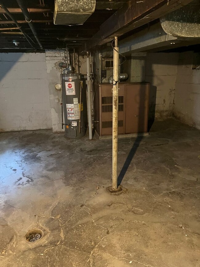 Building Photo - Section 8 Accepted, 3-bedroom home, perfec...