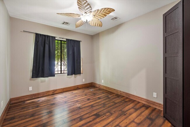 Building Photo - 1629 W Willetta St