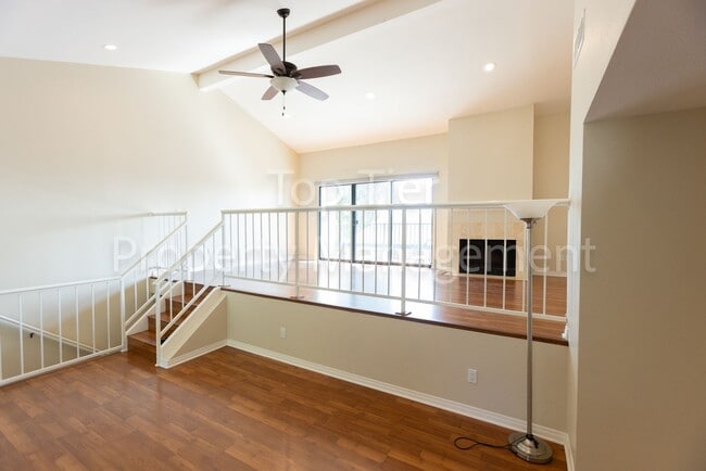 Building Photo - Beautiful 2 bed, 2.5 bath, 1373 sqft Townh...