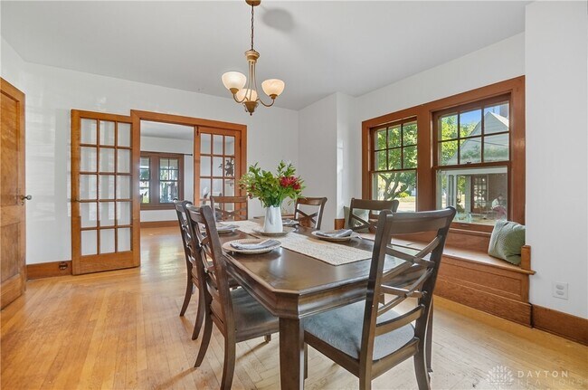 Building Photo - 518 Irving Ave