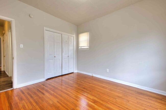 Building Photo - Available Aug 7th - Very nice single family home with refinished hardwood and a very large open l...