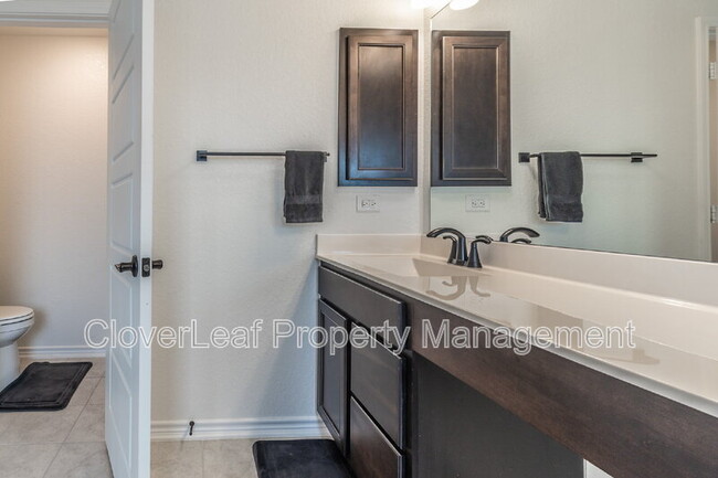 Building Photo - 302 Colonial Blf