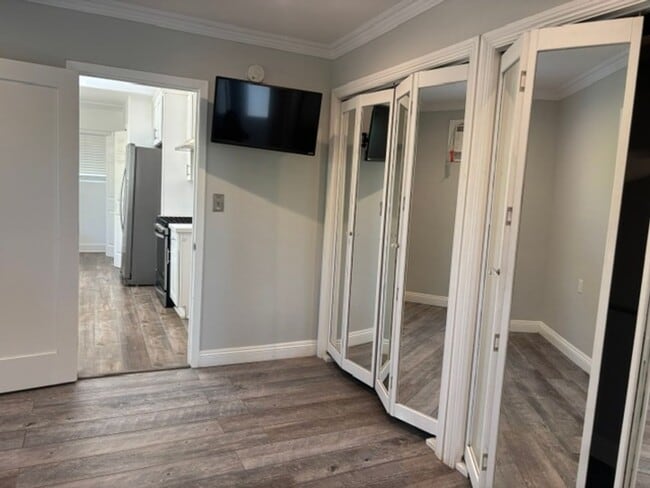 Building Photo - Remodeled 3 Bed 3 Bath House with Jacuzzi ...