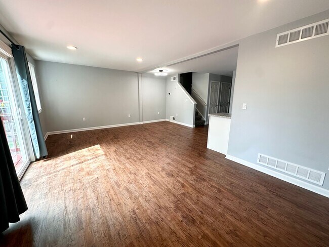Building Photo - 1636 MacIntosh Way