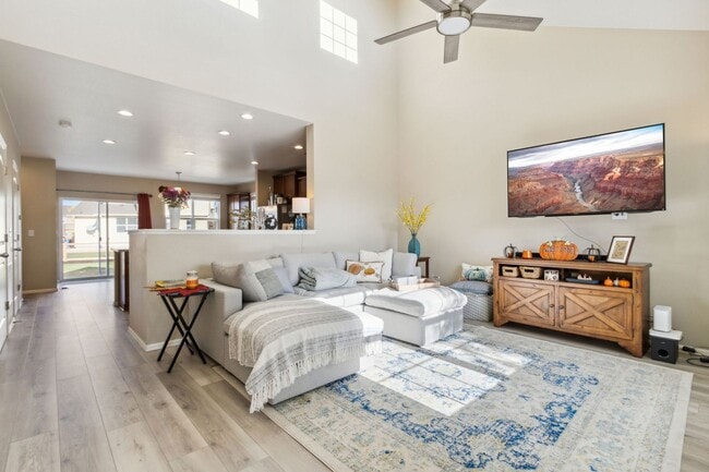 Building Photo - Modern and Updated 3-Bedroom, 2.5 Bathroom Home with Solar in Windshire Park