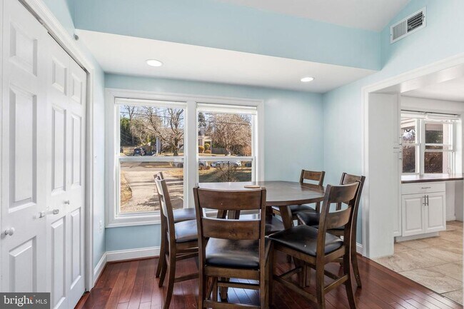 Building Photo - 4016 Hirst Dr