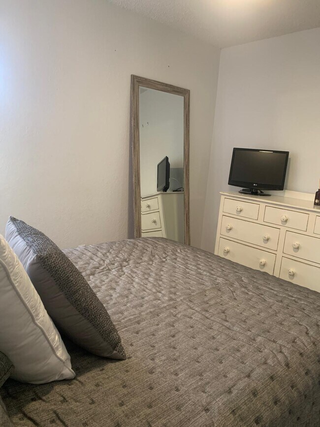 Building Photo - 7770 La Mirada Dr