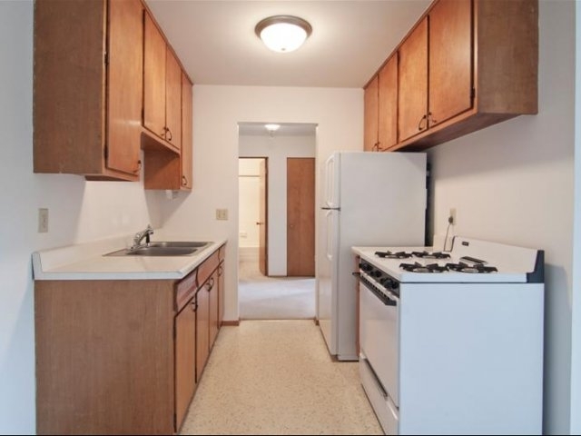 Kitchen - Crosswoods Apartments