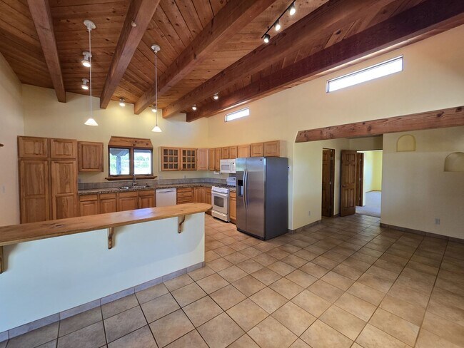 Building Photo - 19 Camerada Rd