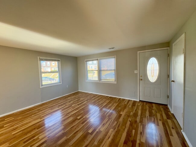 Building Photo - Charming 3 Bed/1.5Bath in Parkville, MD!