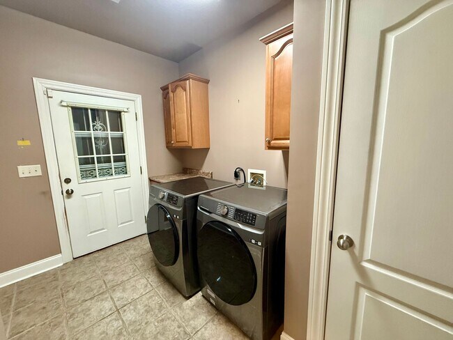 Building Photo - 3521 Old Dornick Dr