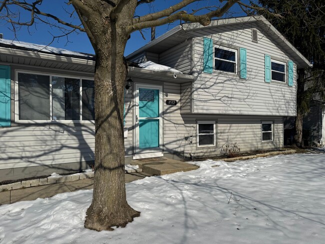 Primary Photo - 4 Bedroom, 1.5 Bath Single Family Home Hil...