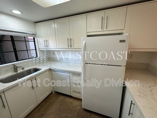 Building Photo - 2823 Andover Ave