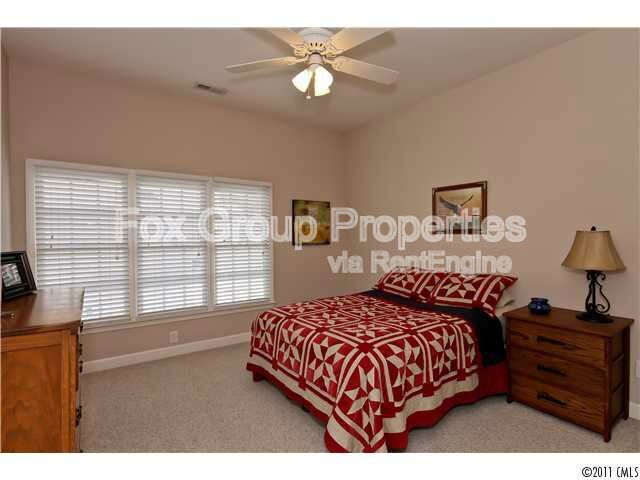 Building Photo - 12129 Memory Ln